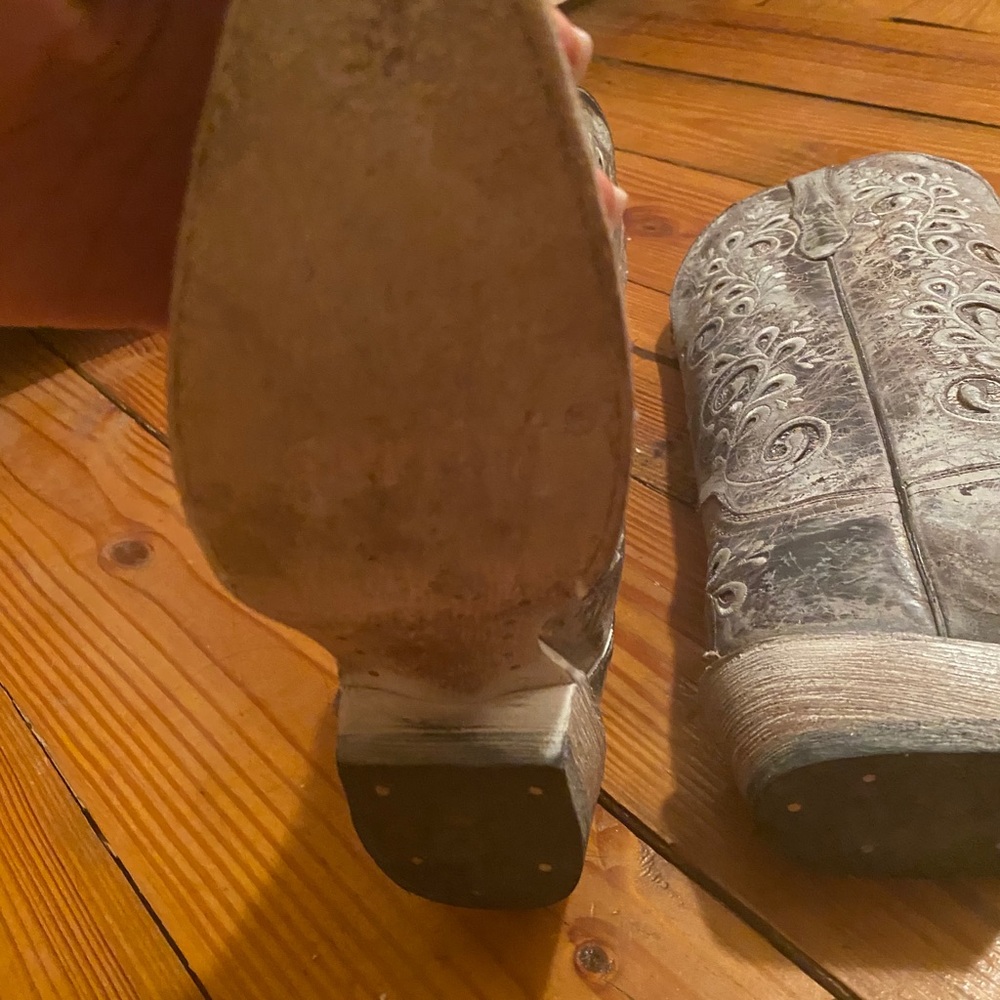 Boots - Picture 3 of 5